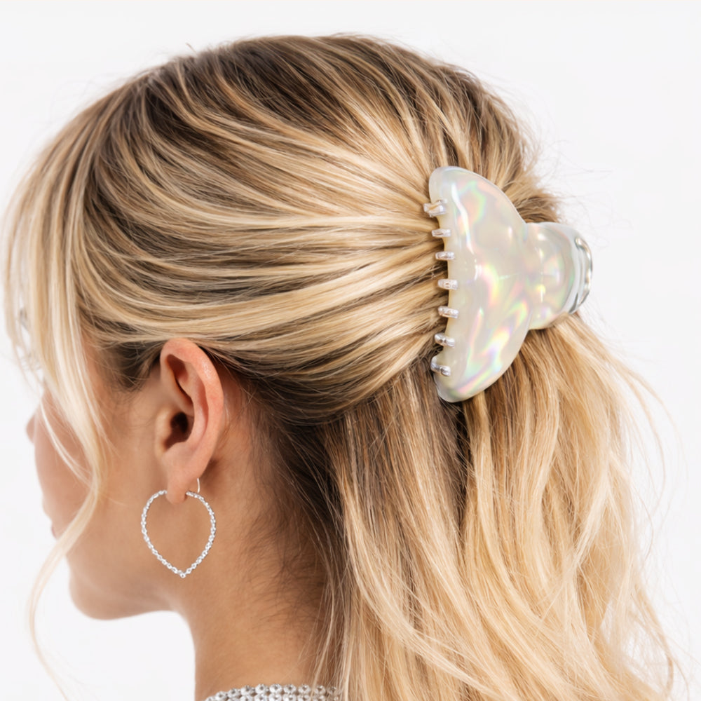 Pearl acetate claw clip with cloud-shaped design